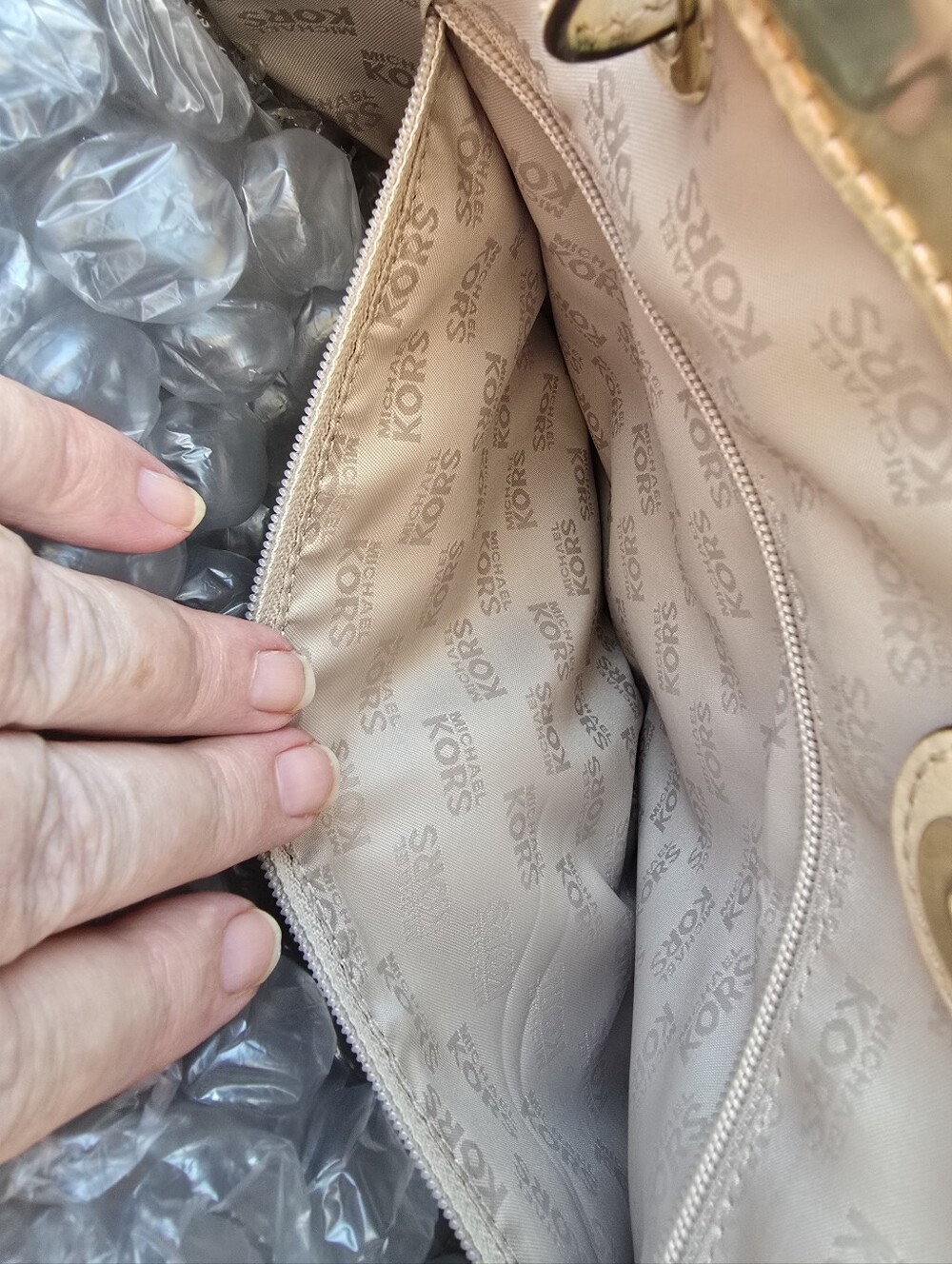 Michael Kors EUC Metallic Gold MK Logo Tote w/ Matching Zip Wallet No Call Outs. - Picture 6 of 11